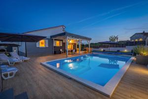 Villa Beauty near Rovinj for 7 people with 55 m2 private heated pool, wellness & kids playground