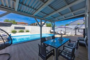 Villa Beauty near Rovinj for 7 people with 55 m2 private heated pool, wellness & kids playground