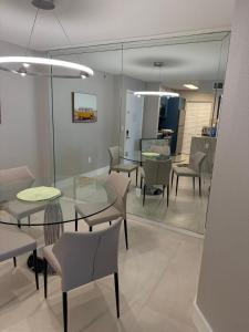 Modern King Suite at The Yacht Club Aventura 5405