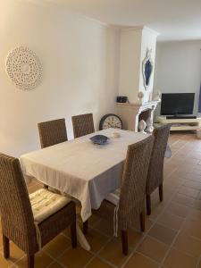 Casa Lesarlo - T3 luxury, garden, pool - Praia DEl Rey