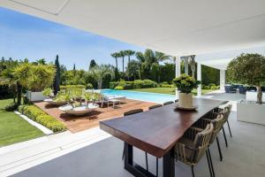 Luxurious 7-Bedroom Holiday House with Private Pool in Xbia