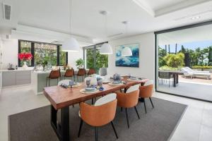 Luxurious 7-Bedroom Holiday House with Private Pool in Xbia