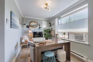 Cozy 1BR Toronto Stay Near Transit & Dining