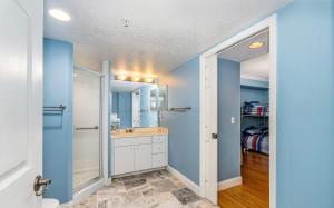 Three Bedroom Oceanfront Residence with Wraparound