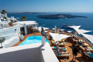 Sun Rocks Boutique Hotel - Caldera View Suites & Sunset Dining Experience