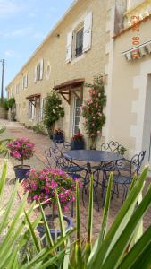 B&B / Chambres d'hotes Le Logis d'ANTIGNY : photos des chambres