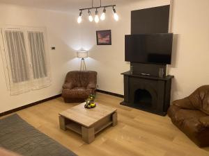 APPARTEMENT TOUT CONFORT AVEC PARKING FERMÉ