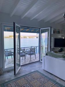 Villa Theros