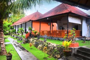 Mamaras Guest House