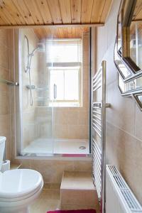 Elegant 4-Bed Home Near Edinburgh City Centre