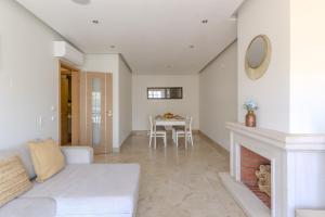 #318 Spacious 2BR Apartment Bright Interiors