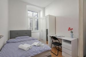 Anna 4-Bedroom City Apartment - Happy Rentals