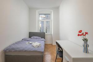 Anna 4-Bedroom City Apartment - Happy Rentals