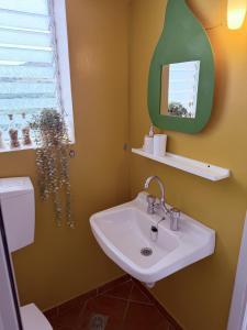 Art & Motion - Guest Room 5