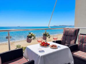 Beachfront- Sea View Holiday Home 105