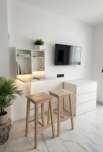 Estudio con vistas al mar junto a la playa