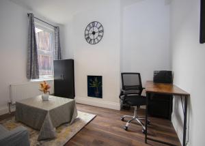Spacious 4BR House Near Elizabeth Line & O2