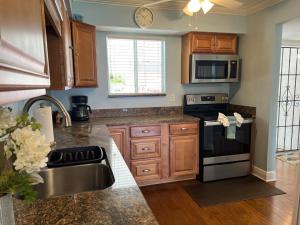 Dans Florida Condos Beach Beckons at Runaway Bay