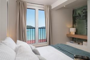 Seaview Apartments