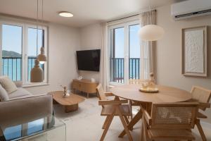 Seaview Apartments