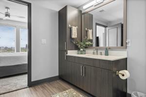 City View Getaway 2BR Near Broadway & Gulch