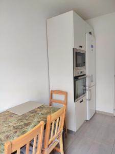 Adrian Home, Central