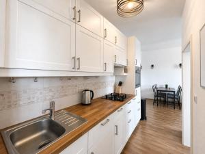 Play & Relax Apartment by Rentez