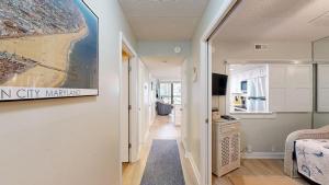 Sunny coastal condo with beach views balcony pools gym sauna & AC