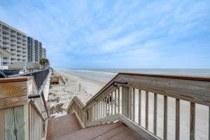 Sun, Sand, Poolside Vibes! Daytona Shores Retreat