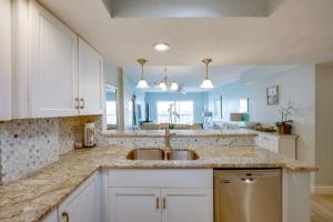 Sun, Sand, Poolside Vibes! Daytona Shores Retreat