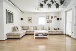 Matic Spacious Modern Apartment