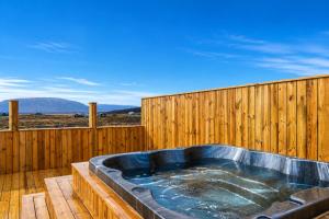 Luxury Log Home with a Hot Tub