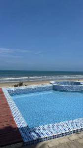 Apartamento con terraza frente al mar