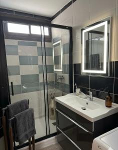 Large bright 5-room apartment4 bedrooms Metro 5 min