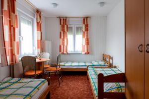 Hostel 1550
