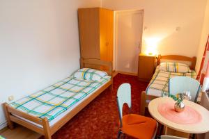 Hostel 1550
