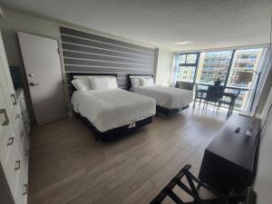 Elegant Daytona Beachview Studio, pool, tiki bar