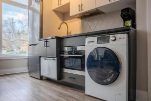 Modern Open-Concept Studio Minutes to DT Ottawa