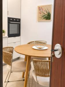 Plaka-mosaic art apartment