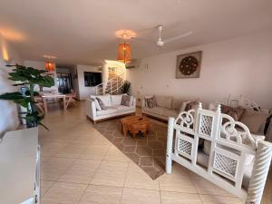 Cozy 2-bedroom beachfront villa-Lamera
