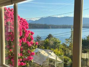 Coastal Nest Ocean & Mountain View Suite