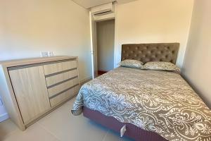 Aluga se apto de luxo c split perto da praia!