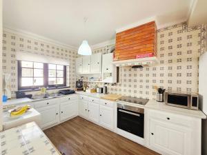 Baleal Classic Waves Guest House