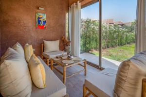Private Garden, Pool and Prestigia Mountain View