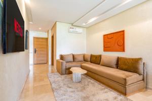Private Garden, Pool and Prestigia Mountain View
