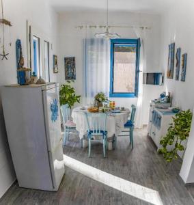 Casa Cristina a step from Porto Pino beach