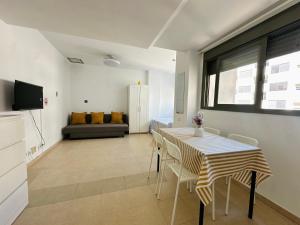Apartamento con piscina, temporada