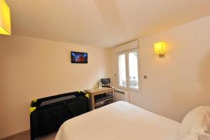 Hotels Hotel Restaurant Les 2 Rives - Logis : Chambre Double ou Lits Jumeaux Supérieure avec Vue sur Ville