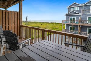 Amazing Ocean & Bay Views, 2 King Suites, & Pool!