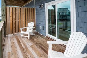 Amazing Ocean & Bay Views, 2 King Suites, & Pool!